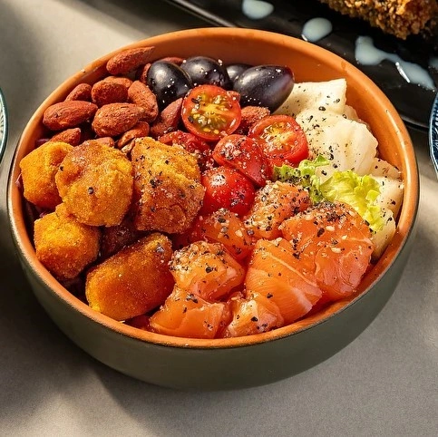 Poke de Frango Empanado
